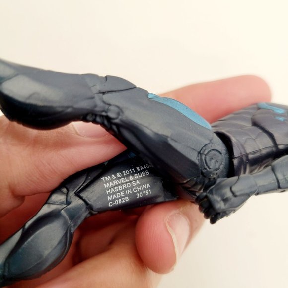 Hasbro 2011 Marvel Black and Blue Iron Man 3 Hydro Shock Action Figure 4" - Picture 5 of 5